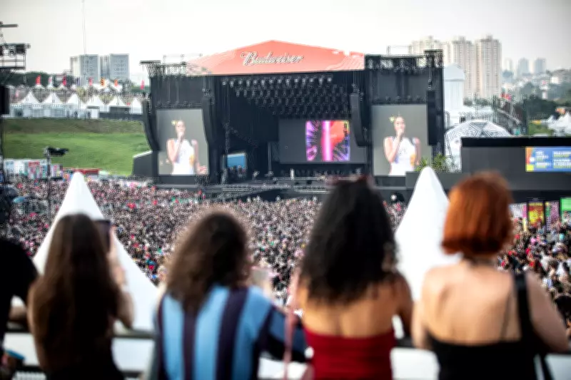 Marina brilha no Lollapalooza 2026 com show nostálgico e fãs fiéis
