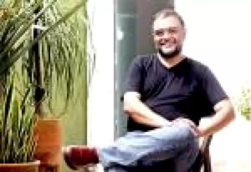 Marqueteiro Paulo Vasconcelos assume campanha de Douglas Ruas no Rio, apoiada por Flávio Bolsonaro