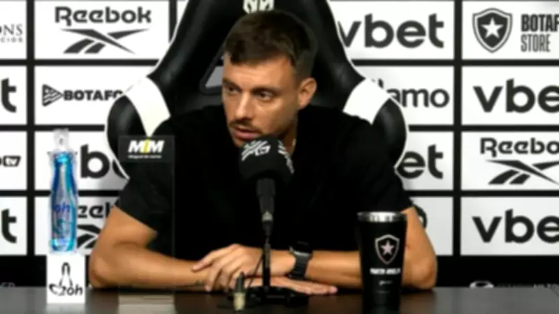 Martín Anselmi desabafa após derrota do Botafogo e declara: 'O clube é minha vida 24h por dia'