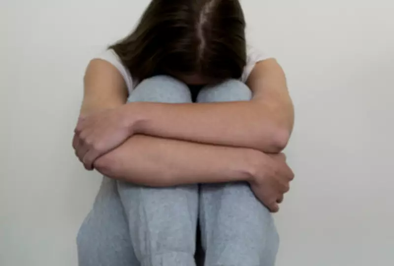 Mãe suspeita de facilitar abuso contra filha de 13 anos é capturada após fuga em Mato Grosso do Sul