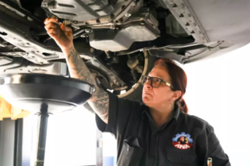Mecânica de Taubaté supera preconceito e inspira mulheres em profissão masculinizada