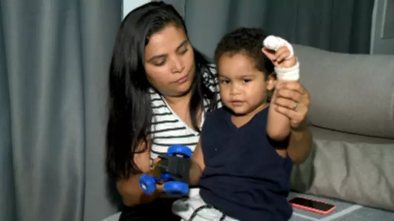 Menino de 2 anos tem ponta do dedo decepada em creche municipal de Guarapari