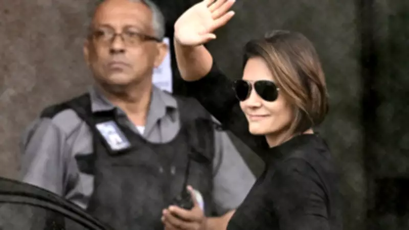 Michelle Bolsonaro sai confiante de reunião com Moraes antes de decisão sobre prisão domiciliar