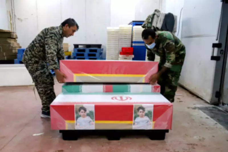 Milhares de iranianos comparecem a funeral de vítimas de ataque a escola no Irã