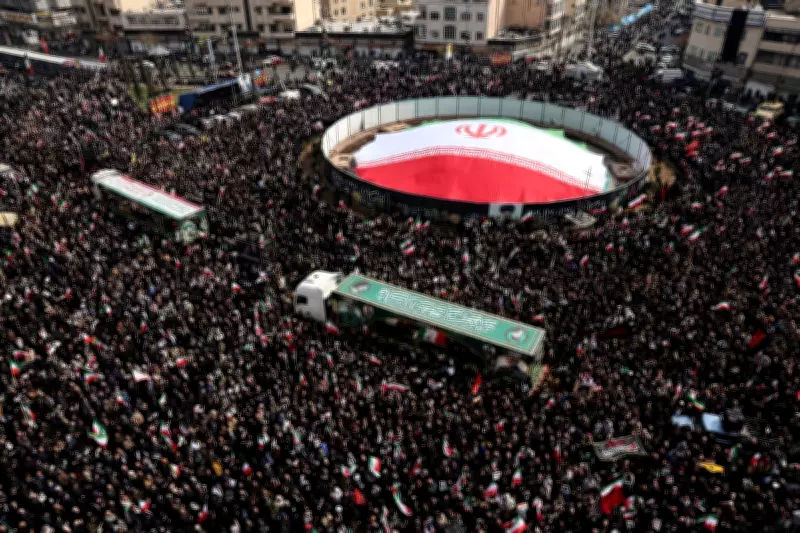 Milhares desafiam bombardeios em Teerã para funeral de comandantes mortos em ataques