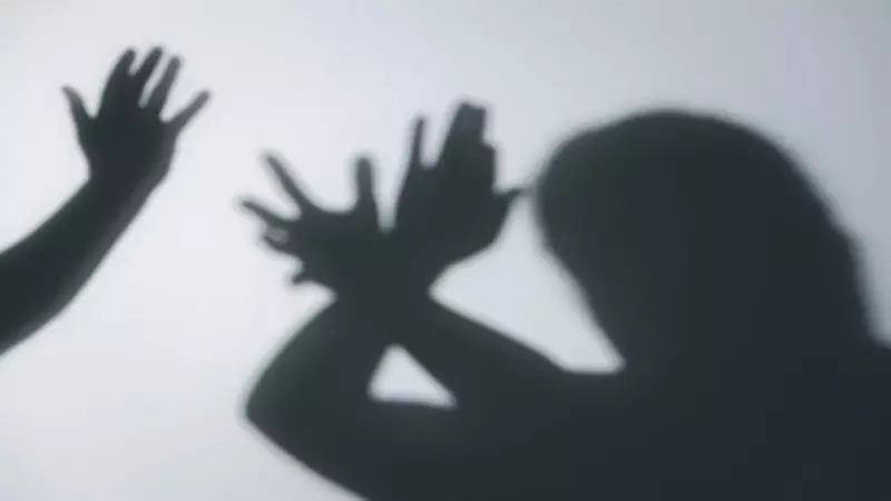 Ministério da Justiça lança projeto-piloto com relógio digital para proteger mulheres de agressores