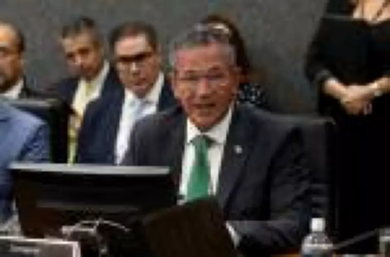 Ministro do STJ aplica 'mata-leão' para conter passageiro em surto durante voo