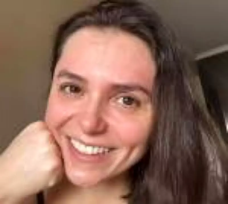 Monica Iozzi recebe alta após internação por acatisia: especialistas explicam a condição