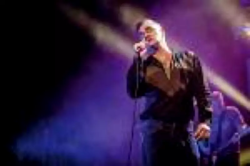 Morrissey cancela show na Espanha alegando 'privação de sono' por barulho de techno