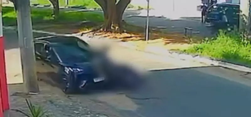 Motociclista é arrastado por carro em acidente grave na Avenida Filipinas, em Vitória da Conquista