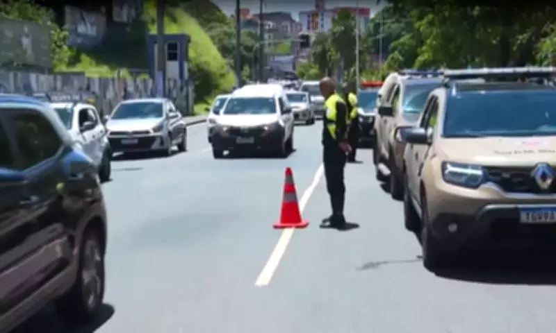 Motociclista é assassinado a tiros em Salvador enquanto levava companheira ao dentista