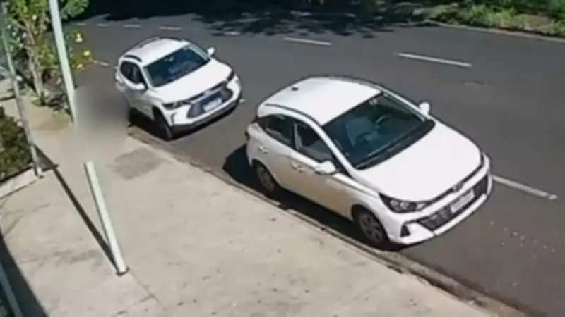 Motociclista morre ao colidir com carro estacionado em avenida de Rio Preto