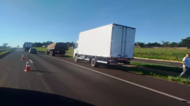 Motociclista morre após passar sobre retrovisor e ser atropelado em Birigui