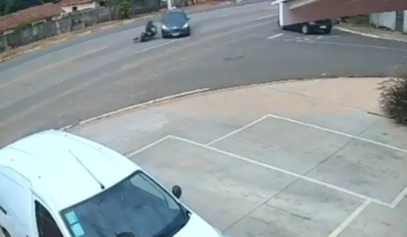 Motociclista morre em colisão lateral com carro em rodovia de Rio das Pedras