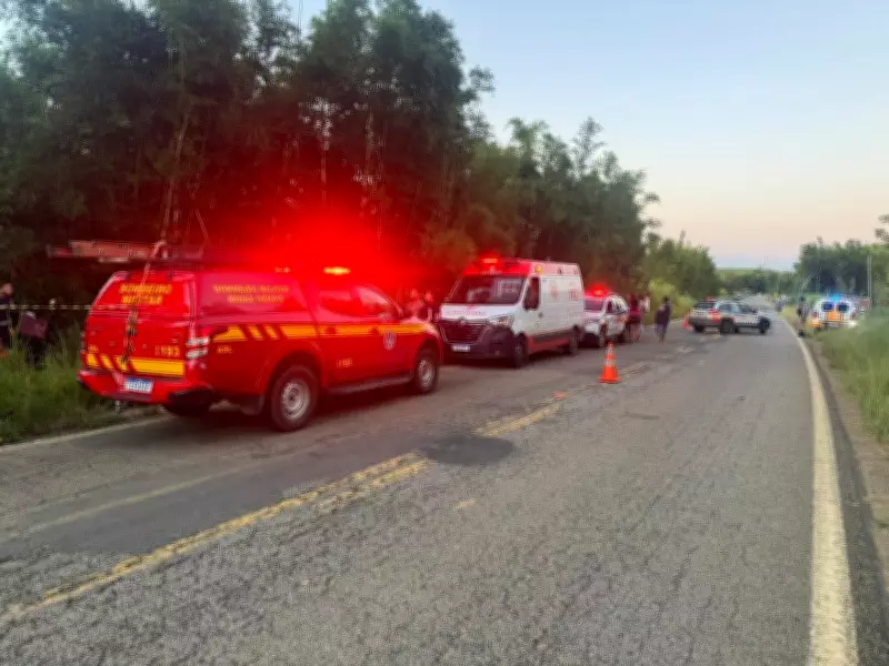 Motorista de 50 anos morre após capotar carro e bater em cerca na MG-353 em Goianá