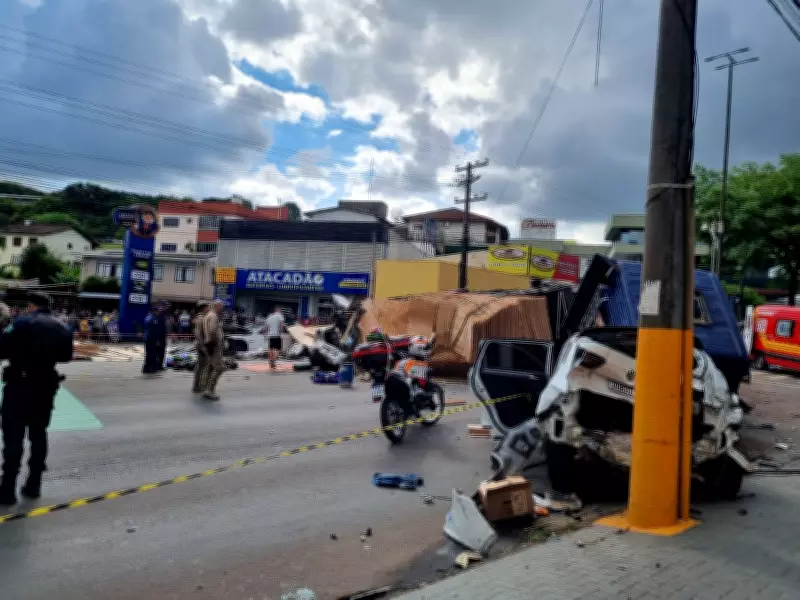 Motorista de carreta que causou acidente grave em Chapecó é solto após decisão judicial