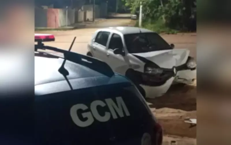 Motorista embriagado destrói muro de casa em Buri após colisão frontal