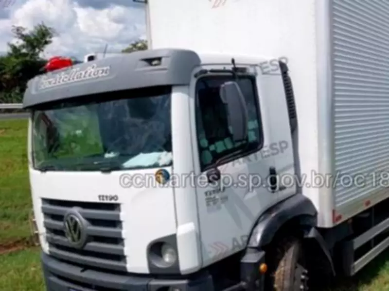 Motorista morre em grave acidente entre dois caminhões na Rodovia Anhanguera em SP