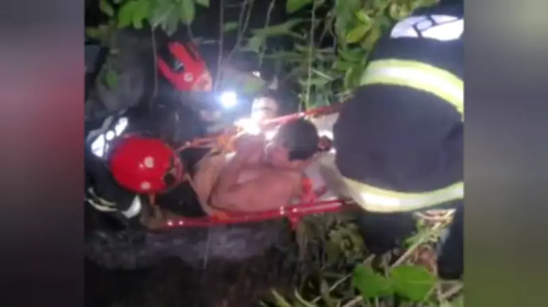 Motorista perde controle e carro despenca de ponte em igarapé em Santarém