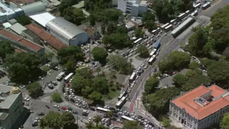 Motoristas de aplicativo protestam no Recife após morte de colega em assalto
