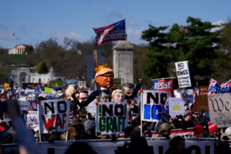 Movimento 'No Kings' convoca milhões contra Trump em protestos históricos nos EUA