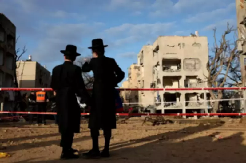 Míssil iraniano atinge zona 'segura' em Israel, deixando 175 feridos e 500 desalojados