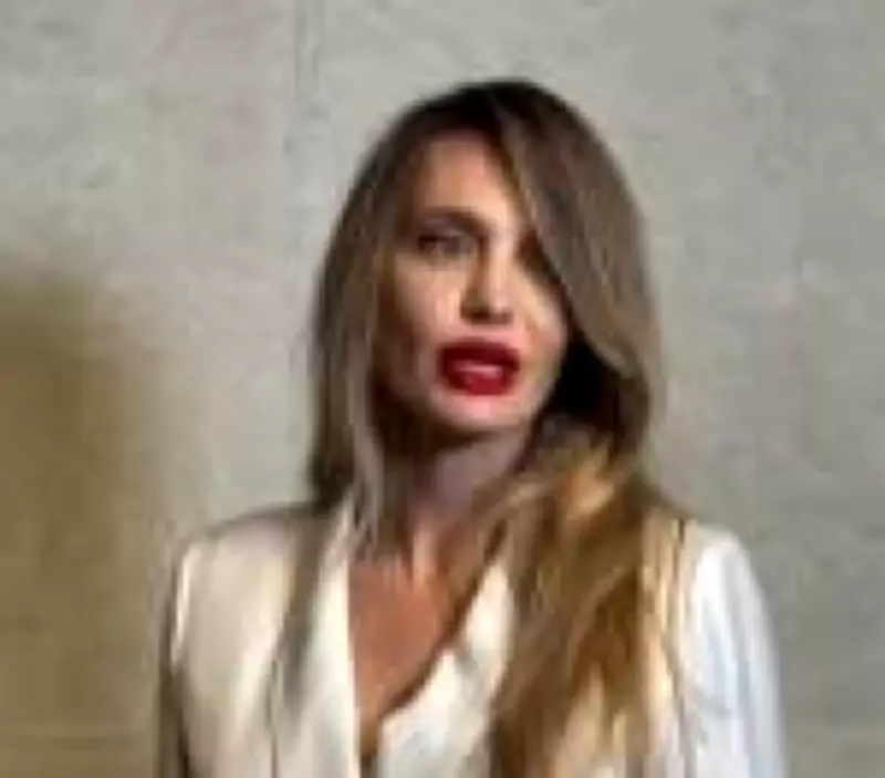 Mudança na aparência de Angelina Jolie gera repercussão em evento na China