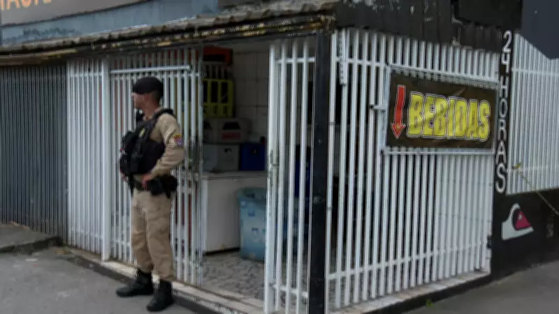 Mulher é assassinada a tiros dentro de bar em Curitiba após discussão violenta