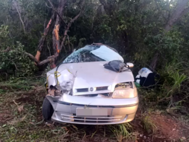 Mulher de 56 anos fica gravemente ferida em acidente na MGC-135 em Mirabela