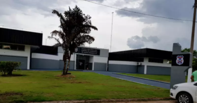 Mulher é detida após ameaçar familiares e tentar incendiar casa em Várzea Grande