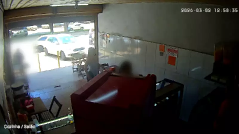 Mulher é presa após tentar matar ex-companheiro com faca em lanchonete de Ceilândia