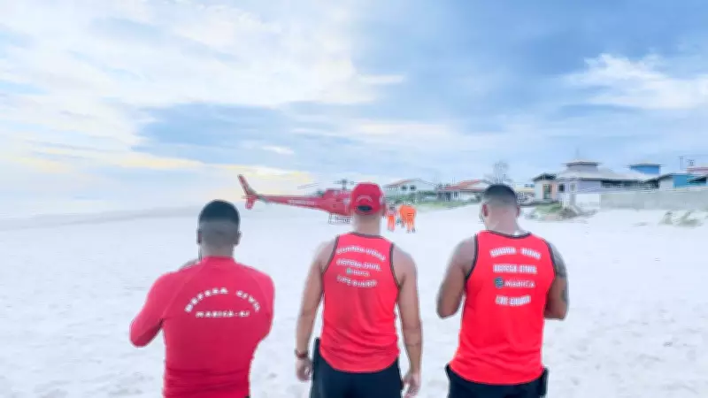 Mulher é resgatada após afogamento grave na praia de Guaratiba em Maricá