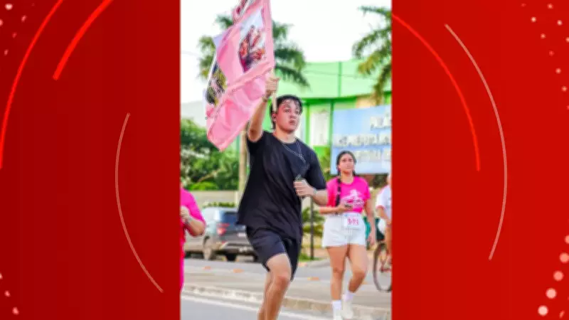 Namorado homenageia jovem morta em Santana com bandeira em corrida contra violência