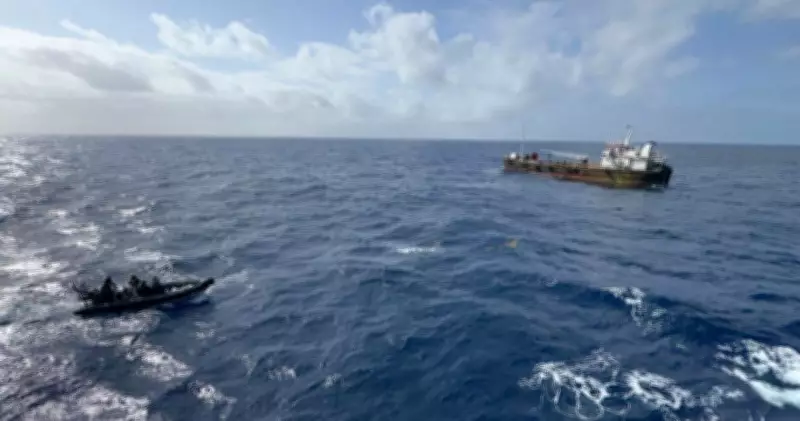 Navio africano resgatado após quase dois meses à deriva no mar pela Marinha do Brasil