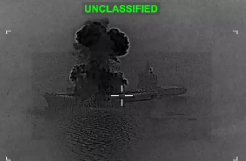 Navio porta-drones iraniano é atingido e incendiado em ataque dos Estados Unidos