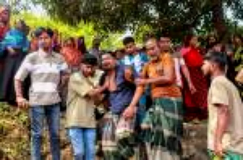 Ônibus cai em rio em Bangladesh durante embarque em balsa e deixa 24 mortos