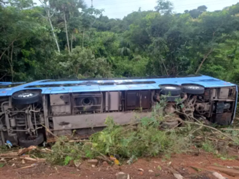 Ônibus capota na BR-158 em MT: duas mortes e oito feridos em acidente grave
