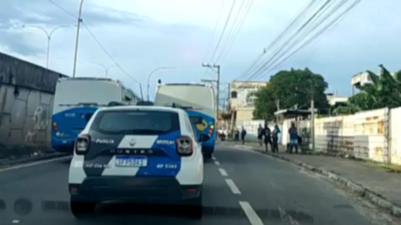 Ônibus recebem escolta policial após ataque a tiros que deixou dois mortos em Vila Velha