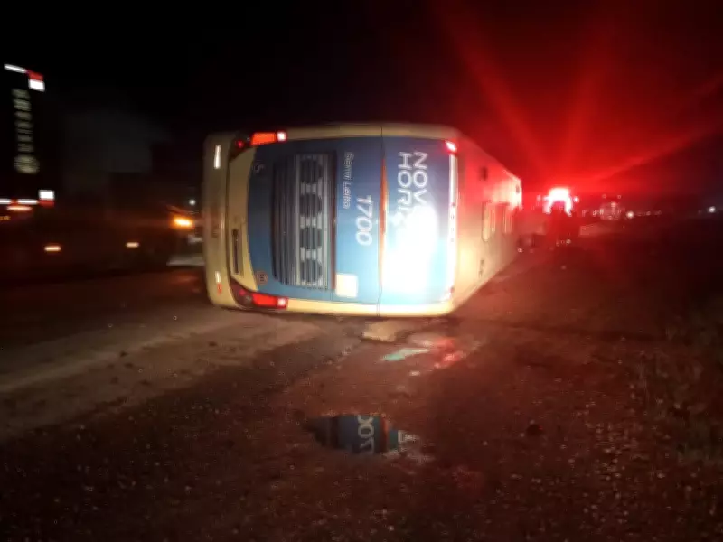 Ônibus tomba na BR-364 em Cuiabá e deixa duas pessoas feridas durante a madrugada