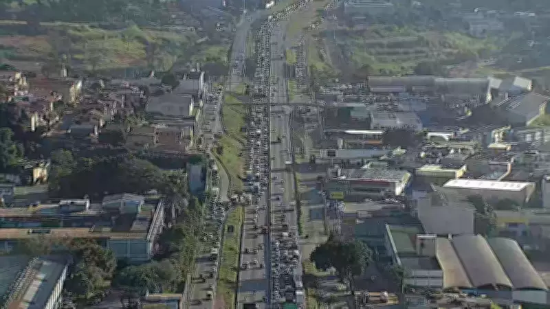 Novo Anel de BH recebe 88 placas para proibir caminhões na faixa da esquerda