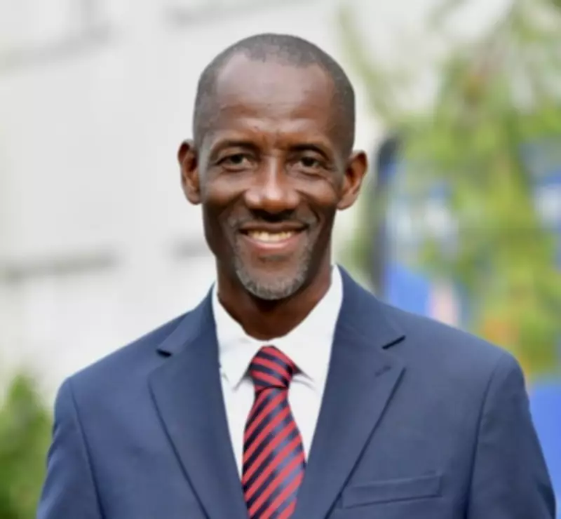 Novo prefeito de Saint-Denis enfrenta ataques racistas após eleição e convoca mobilização antirracista