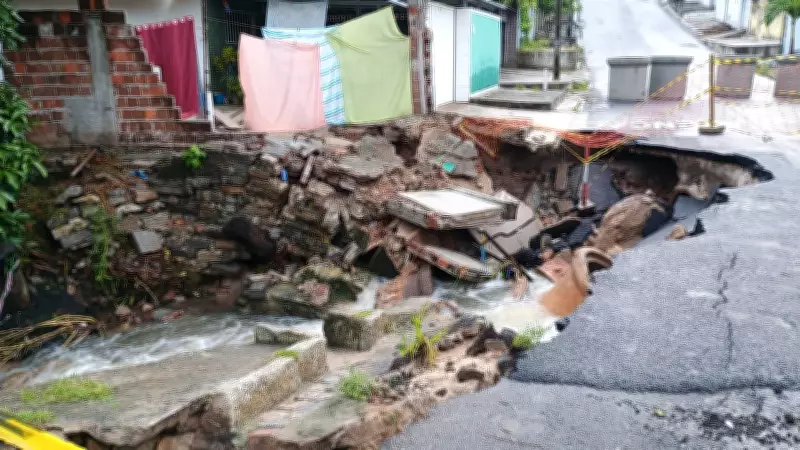 Obra é iniciada para corrigir cratera em ponte de João Pessoa após chuvas intensas