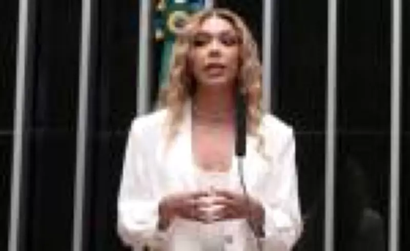 ONG processa deputada Erika Hilton por fala sobre 'imbeCIS' e pede R$ 500 mil