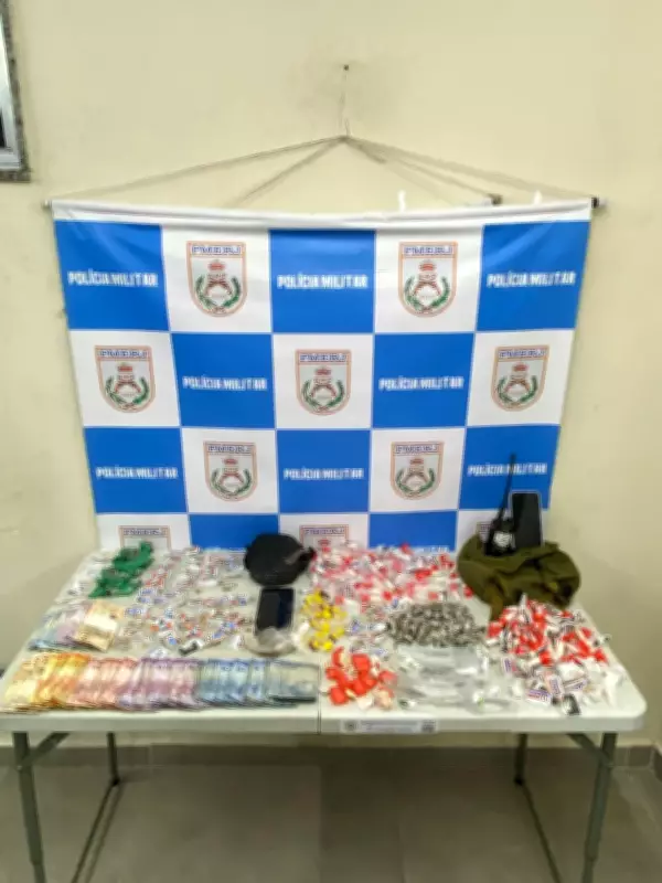 Operação da PM em Volta Redonda prende dois homens e apreende adolescente com drogas