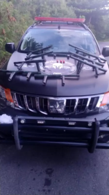 Operação Desarme em Maceió: PM apreende arsenal artesanal e munições em área de mata