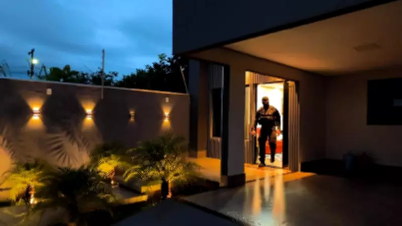 Operação Speakeasy cumpre 12 prisões e 12 buscas contra lavagem de dinheiro de facção