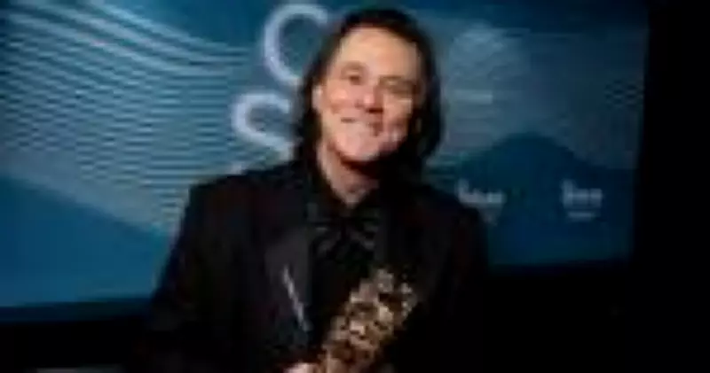 Organização do Prêmio César desmente teoria de clone de Jim Carrey após cerimônia