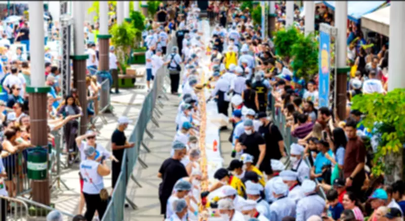 Osasco bate recorde nacional com cachorro-quente de 64 metros em aniversário