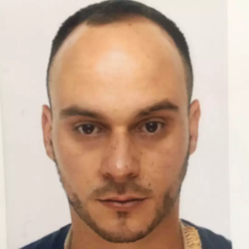 Pai e filho são absolvidos por júri popular no assassinato de artista francês em Paraty