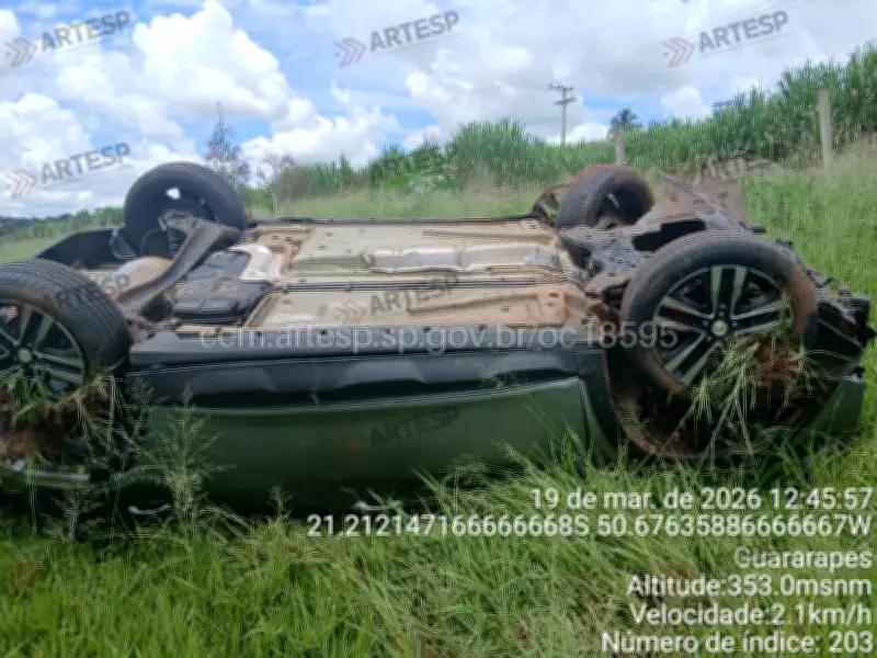 Pais de delegado de polícia morrem em acidente grave na SP-300 em Guararapes